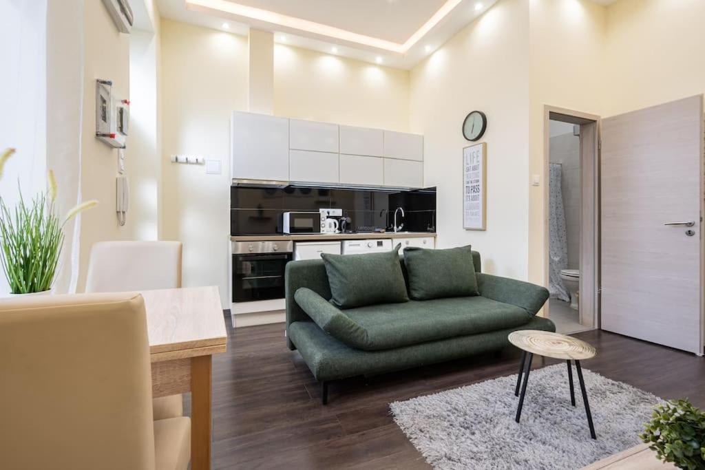 Peppy Home Of Harmony บูดาเปสต์ ภายนอก รูปภาพ